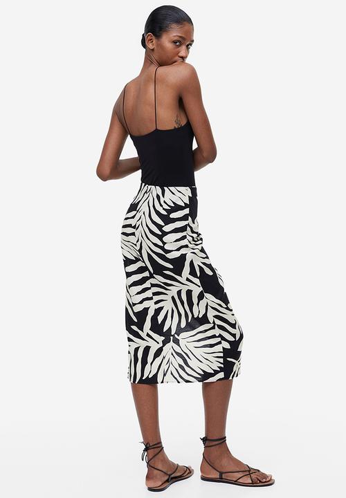 H&M - Linen-blend wrapover skirt - black leaf-patterned