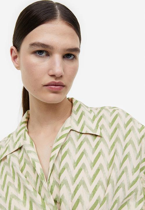 H&M - Tie-detail blouse - light green zigzag patterned