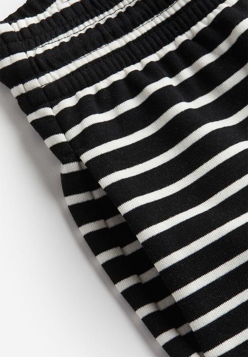 H&M - Sweatshirt shorts - black/white striped