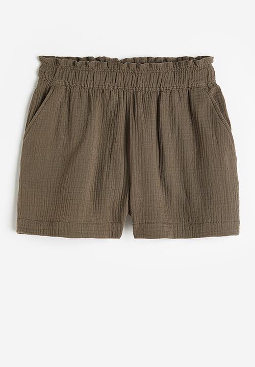 H&M - Crinkled cotton shorts - dark mole 