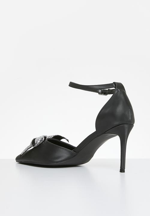 Plum - Kiley ankle strap court - black
