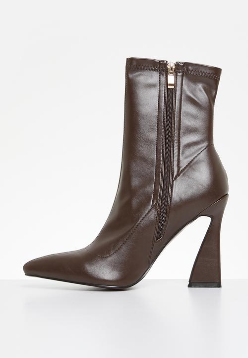 Plum - Daze block heel boot - brown