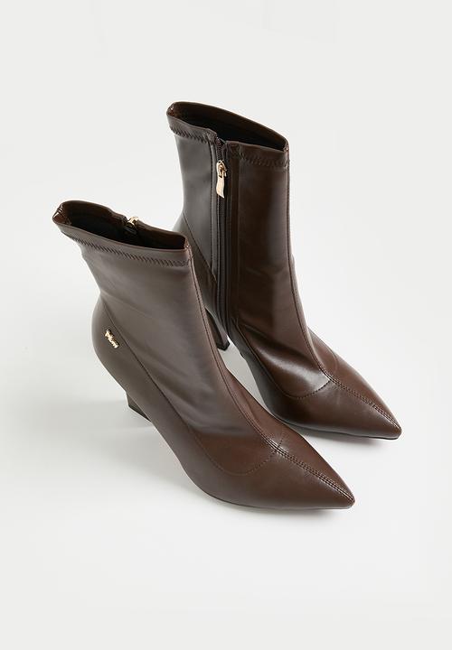 Plum - Daze block heel boot - brown