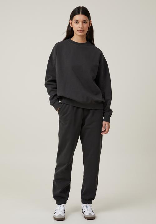 Cotton On - Classic Washed Crew Sweatshirt - Washed Black