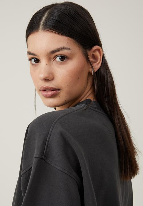 Cotton On - Classic Washed Crew Sweatshirt - Washed Black