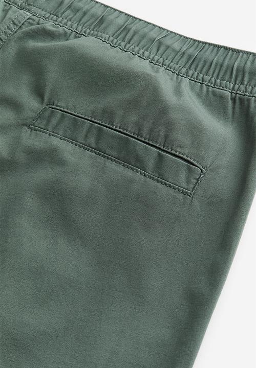 H&M - Regular fit cotton shorts - green