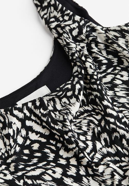 H&M - Jersey playsuit - black patterned