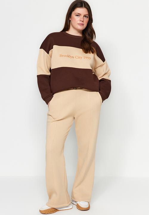 Trendyol - Plus embroidered sweatshirt - brown