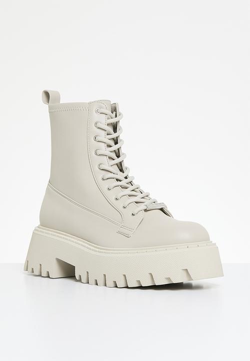 Steve Madden - Over-ride platform boot - bone