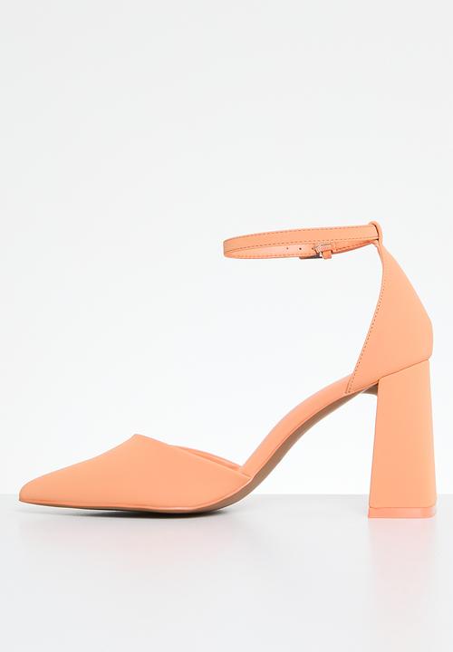 Call It Spring - Laurraine block heel - light orange