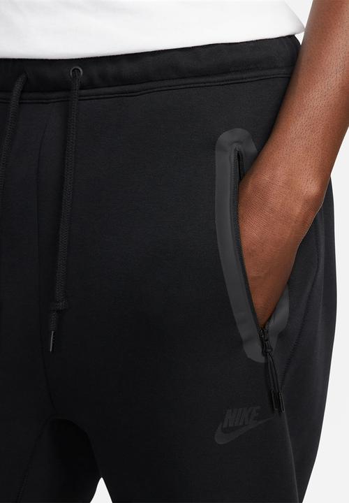 Nike - NSW Tech fleece open hem pant - Black