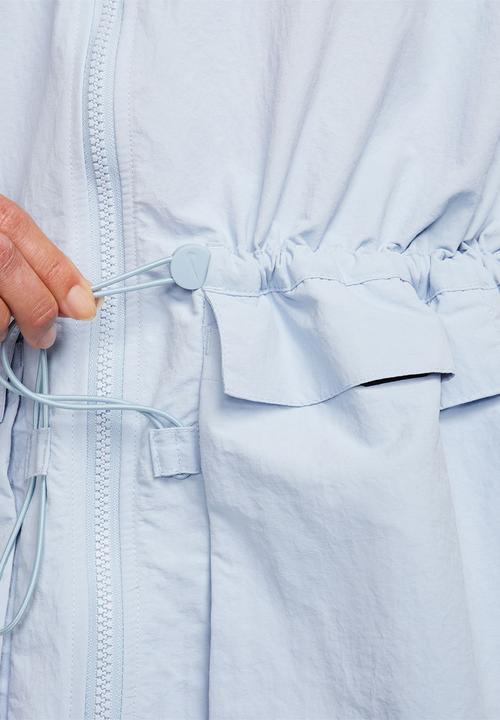 Nike - W Nsw Trend Wvn Jkt - Lt Armory Blue/Sail