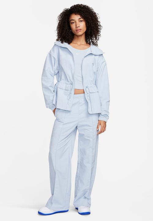 Nike - W Nsw Trend Wvn Jkt - Lt Armory Blue/Sail