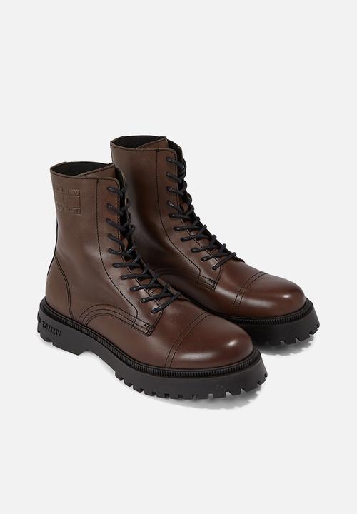 Tommy Hilfiger - Lace-up cleat debossed logo mid boots - velvet brown 