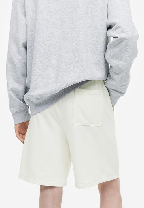 H&M - Coolmax® relaxed fit sweatshorts - white trust the process