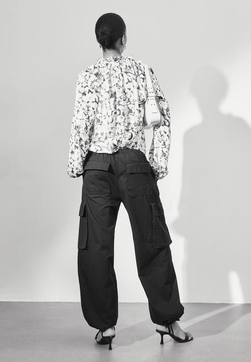 H&M - Cargo trousers - black