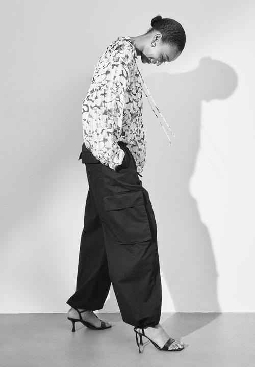 H&M - Cargo trousers - black