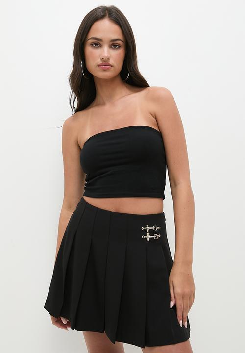Blake - Pleated mini skirt with buckle - black