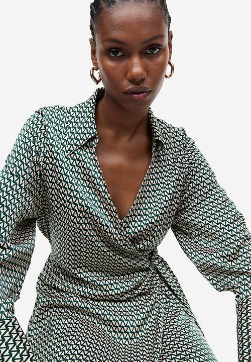 H&M - Satin wrap dress - dark green/patterned