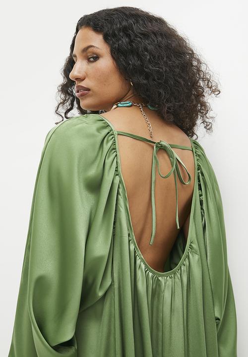 VELVET - Statement sleeve kaftan dress with coop back - londen frost