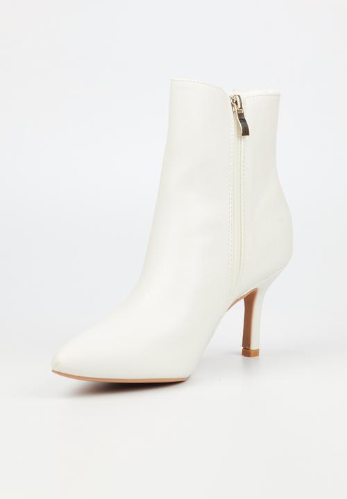 Butterfly Feet - Lively 2 boot - white