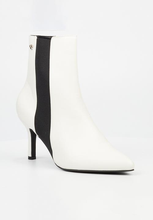 Butterfly Feet - Lively 3 kitten heel boot - white