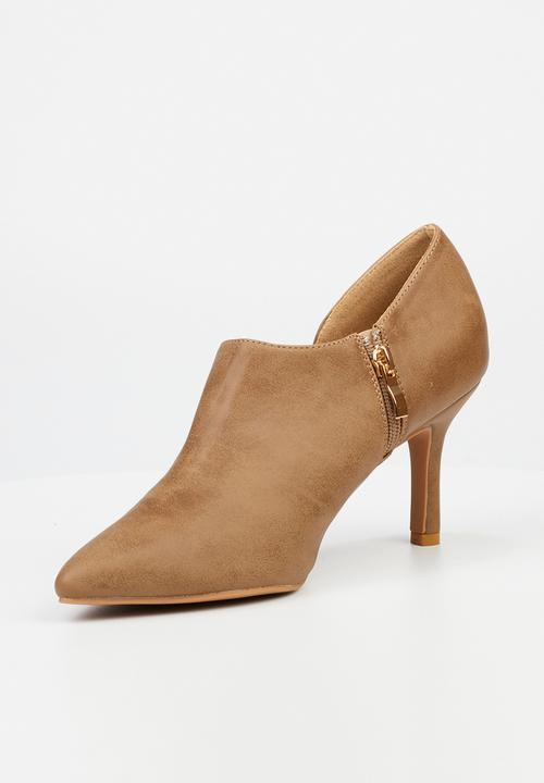 Butterfly Feet - Lively 5 court - taupe