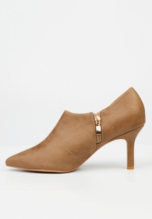 Butterfly Feet - Lively 5 court - taupe