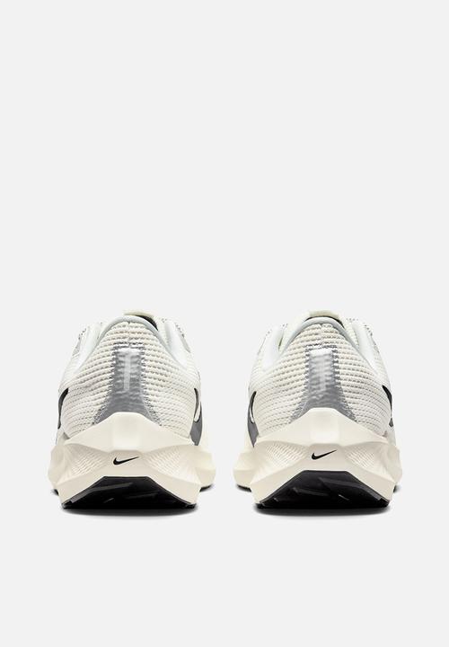 Nike - Nike pegasus 40 - sail/black-coconut milk/white