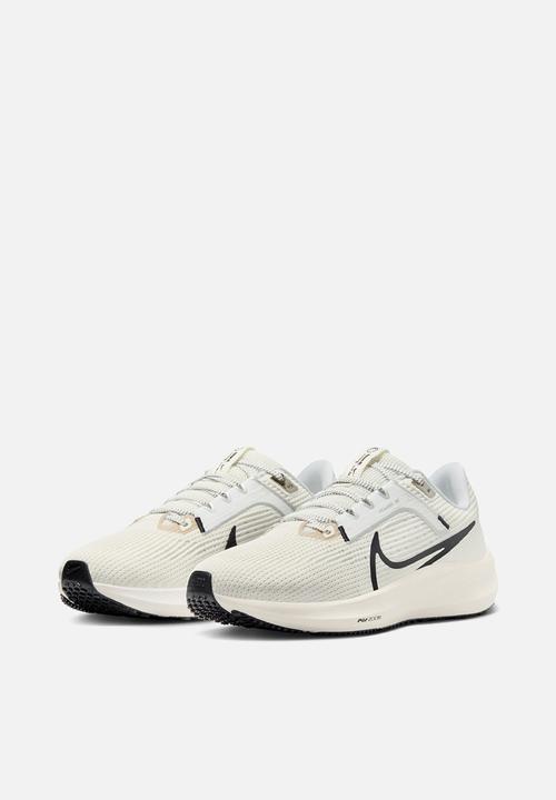 Nike - Nike pegasus 40 - sail/black-coconut milk/white