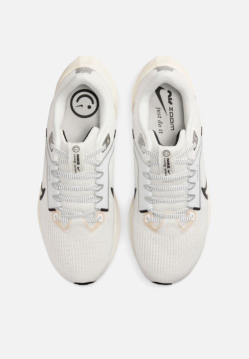Nike - Nike pegasus 40 - sail/black-coconut milk/white