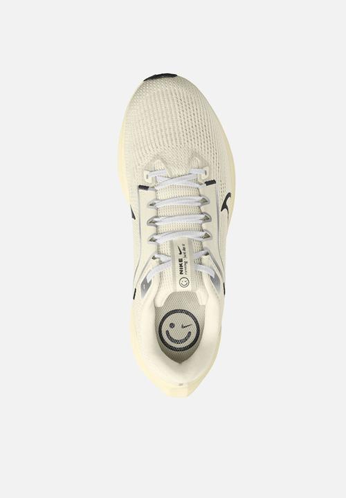 Nike - Nike pegasus 40 - sail/black-coconut milk/white