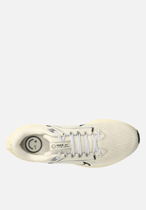 Nike - Nike pegasus 40 - sail/black-coconut milk/white