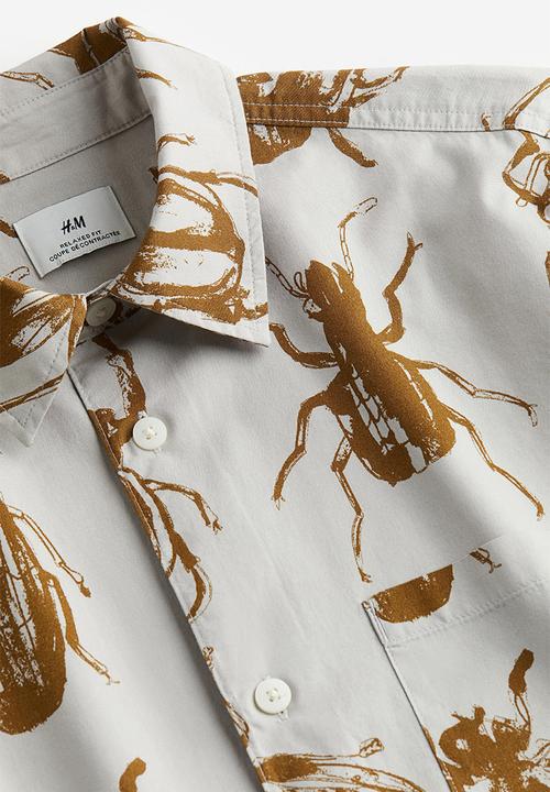 H&M - Relaxed fit short-sleeved cotton shirt - light grey/bugs 