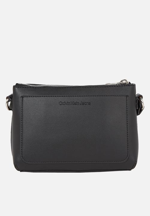 Calvin Klein - Sculpted camera pouch - black with rose