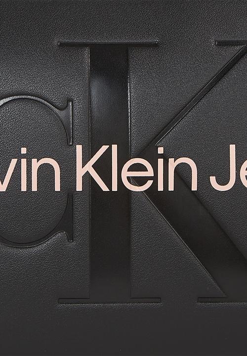 Calvin Klein - Sculpted camera pouch - black with rose