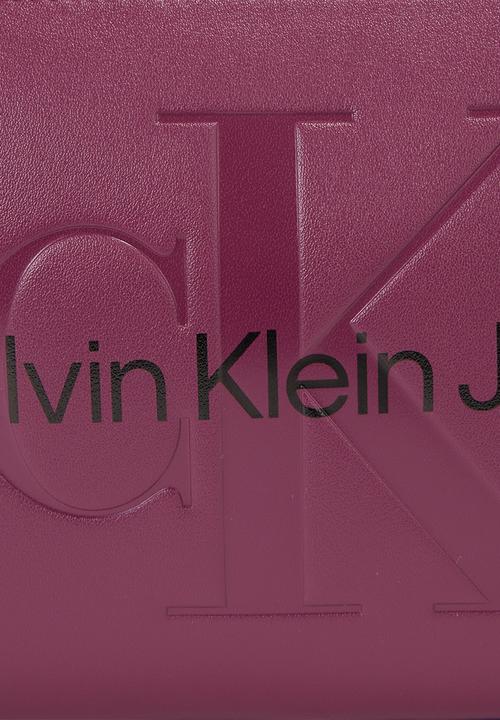 Calvin Klein - Sculpted camera pouch - purple