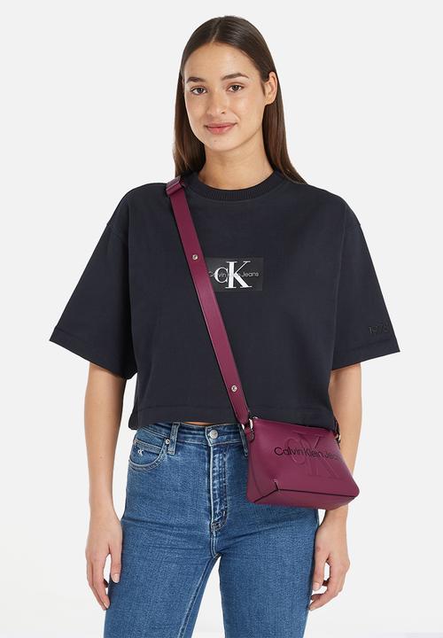 Calvin Klein - Sculpted camera pouch - purple