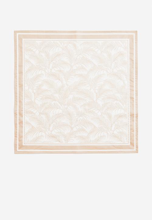 H&M - Shimmering tablecloth - white & gold 