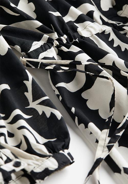 H&M - Tie-detail cotton dress - Black Patterned