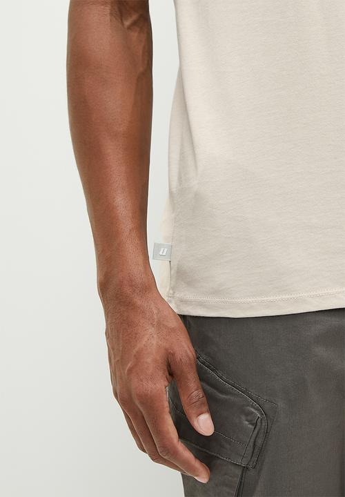 urban° - Mens urban core chest badge tee short sleeve - silver cloud