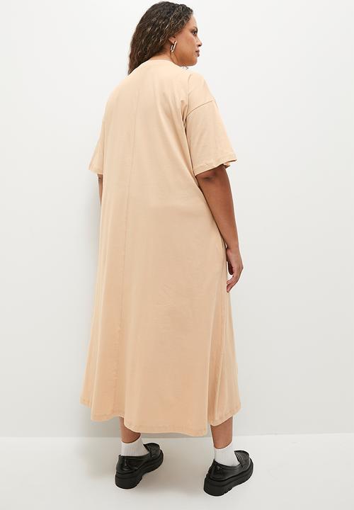 Superbalist - Plus trapeze T-shirt dress with pockets - neutral