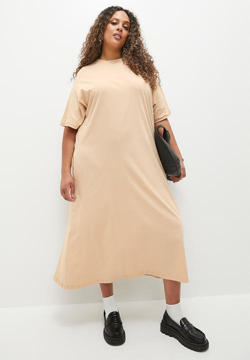 Superbalist - Plus trapeze T-shirt dress with pockets - neutral