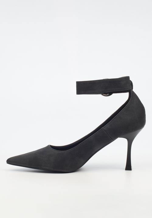 Butterfly Feet - Mindy 1 ankle strap court - black