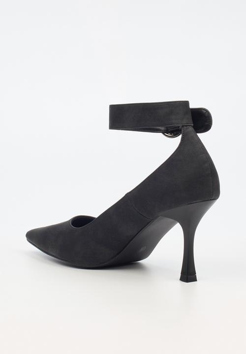 Butterfly Feet - Mindy 1 ankle strap court - black