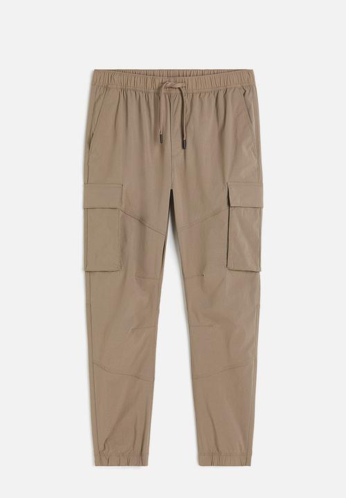 H&M - Slim fit nylon cargo joggers - beige