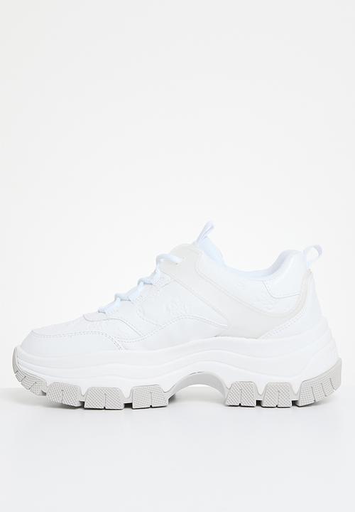 GUESS - Small peony embossed nappa sneaker - white
