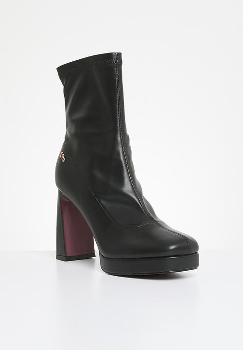Plum - Staida block heel ankle boot - black
