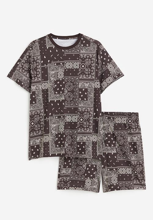 H&M - Regular fit pyjama t-shirt and shorts - brown