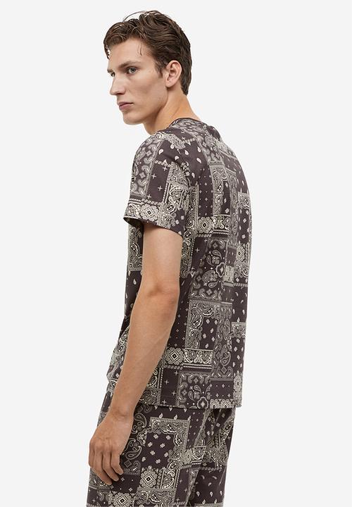 H&M - Regular fit pyjama t-shirt and shorts - brown